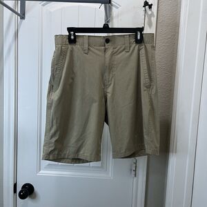 Denali Shorts Men's Size 32 Khaki Tan Polyester Spandex Performance Stretch Golf